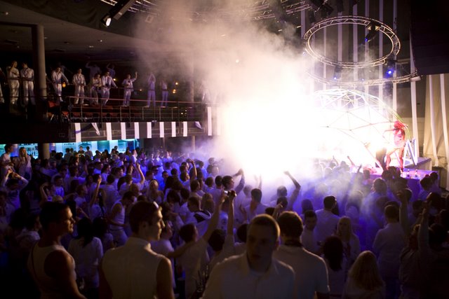 Desyn Masiello – Omid 16B – Demi @ Pure Future White 2009 | Vilnius, Lietuva
