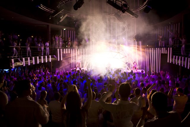 Desyn Masiello – Omid 16B – Demi @ Pure Future White 2009 | Vilnius, Lietuva