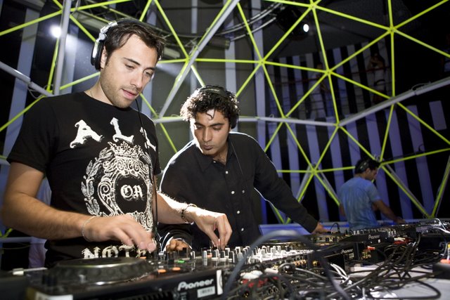 Desyn Masiello – Omid 16B – Demi @ Pure Future White 2009 | Vilnius, Lietuva