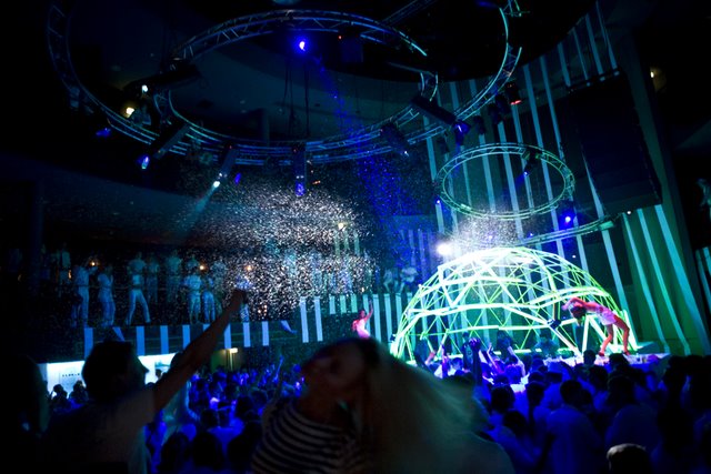 Desyn Masiello – Omid 16B – Demi @ Pure Future White 2009 | Vilnius, Lietuva