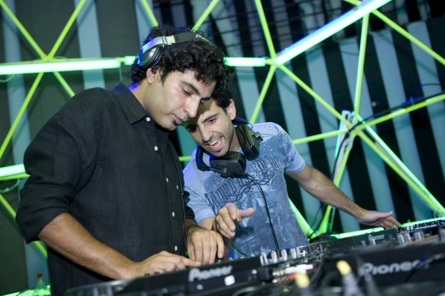Desyn Masiello – Omid 16B – Demi @ Pure Future White 2009 | Vilnius, Lietuva