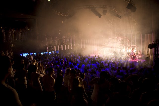 Desyn Masiello – Omid 16B – Demi @ Pure Future White 2009 | Vilnius, Lietuva