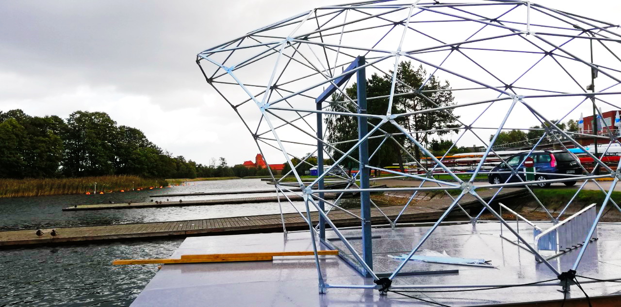 27m² Pramoginis Glamping laivas Ø7m | Pasimėgaukite ežerų ir jų salų grožiu