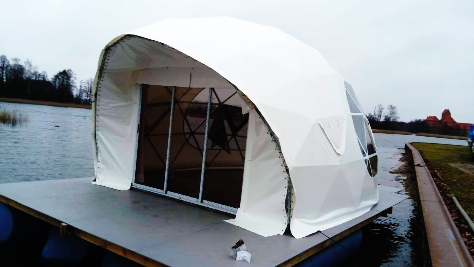 27m² Pramoginis Glamping laivas Ø7m | Pasimėgaukite ežerų ir jų salų grožiu