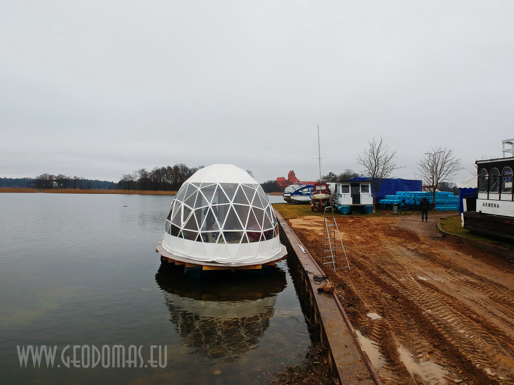 27m² Pramoginis Glamping laivas Ø7m | Pasimėgaukite ežerų ir jų salų grožiu