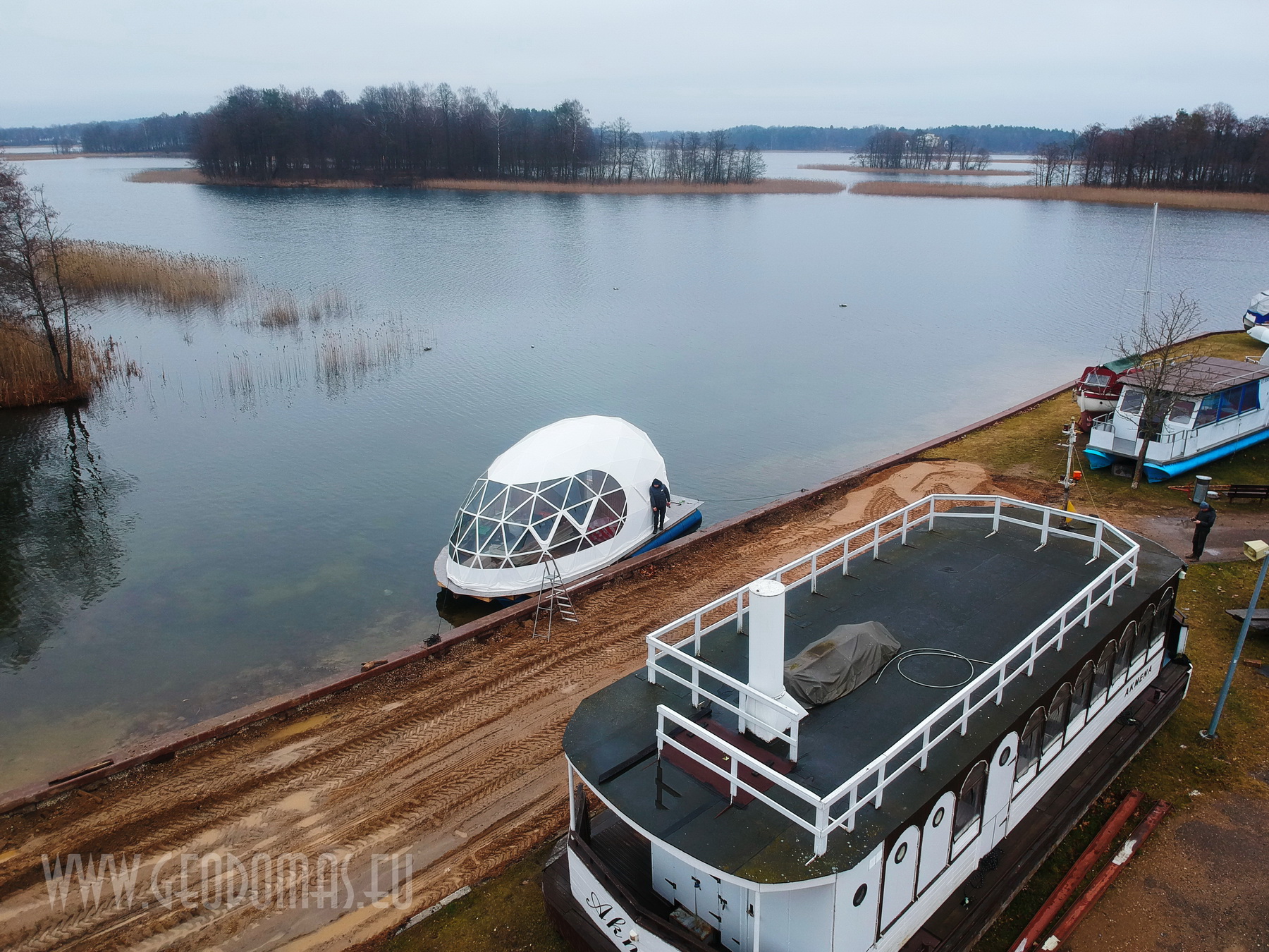 27m² Pramoginis Glamping laivas Ø7m | Pasimėgaukite ežerų ir jų salų grožiu