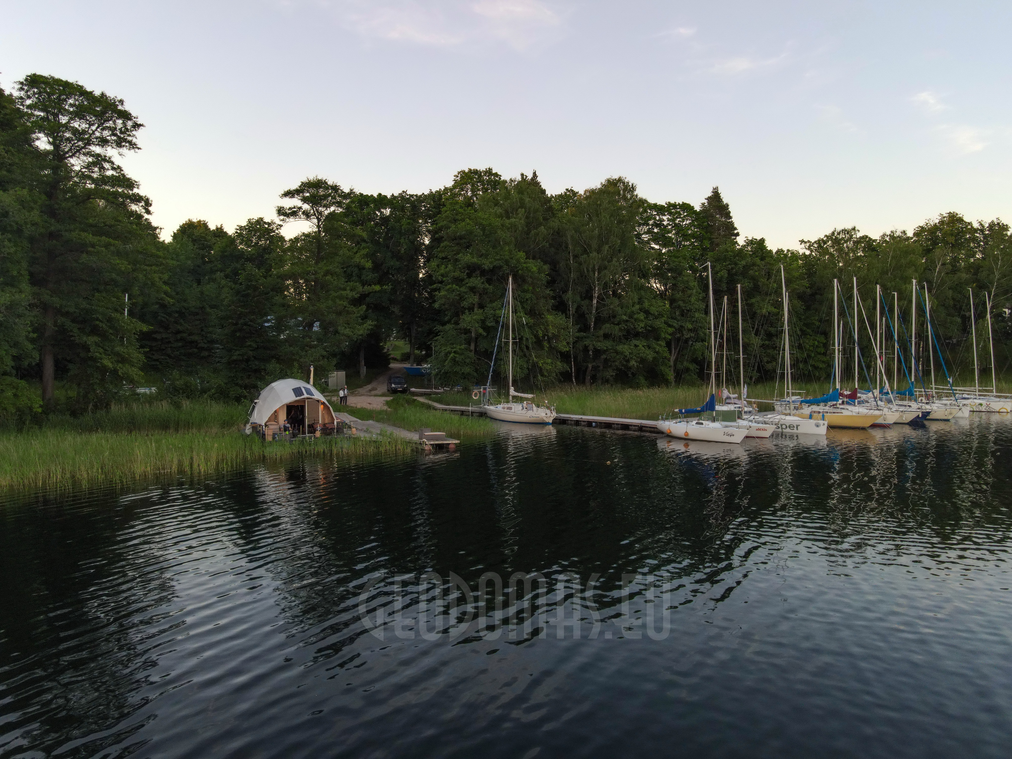27m² Pramoginis Glamping laivas Ø7m | Pasimėgaukite ežerų ir jų salų grožiu