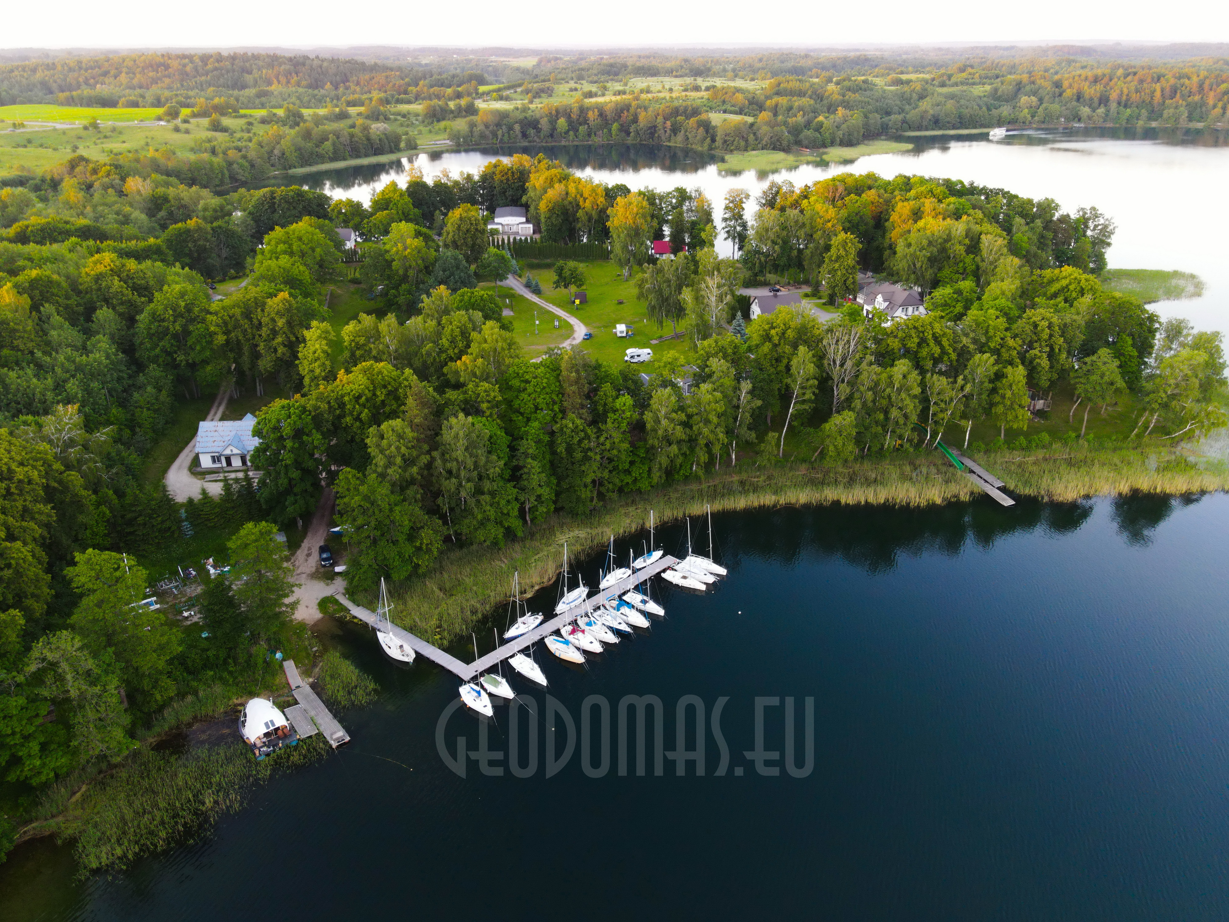27m² Pramoginis Glamping laivas Ø7m | Pasimėgaukite ežerų ir jų salų grožiu