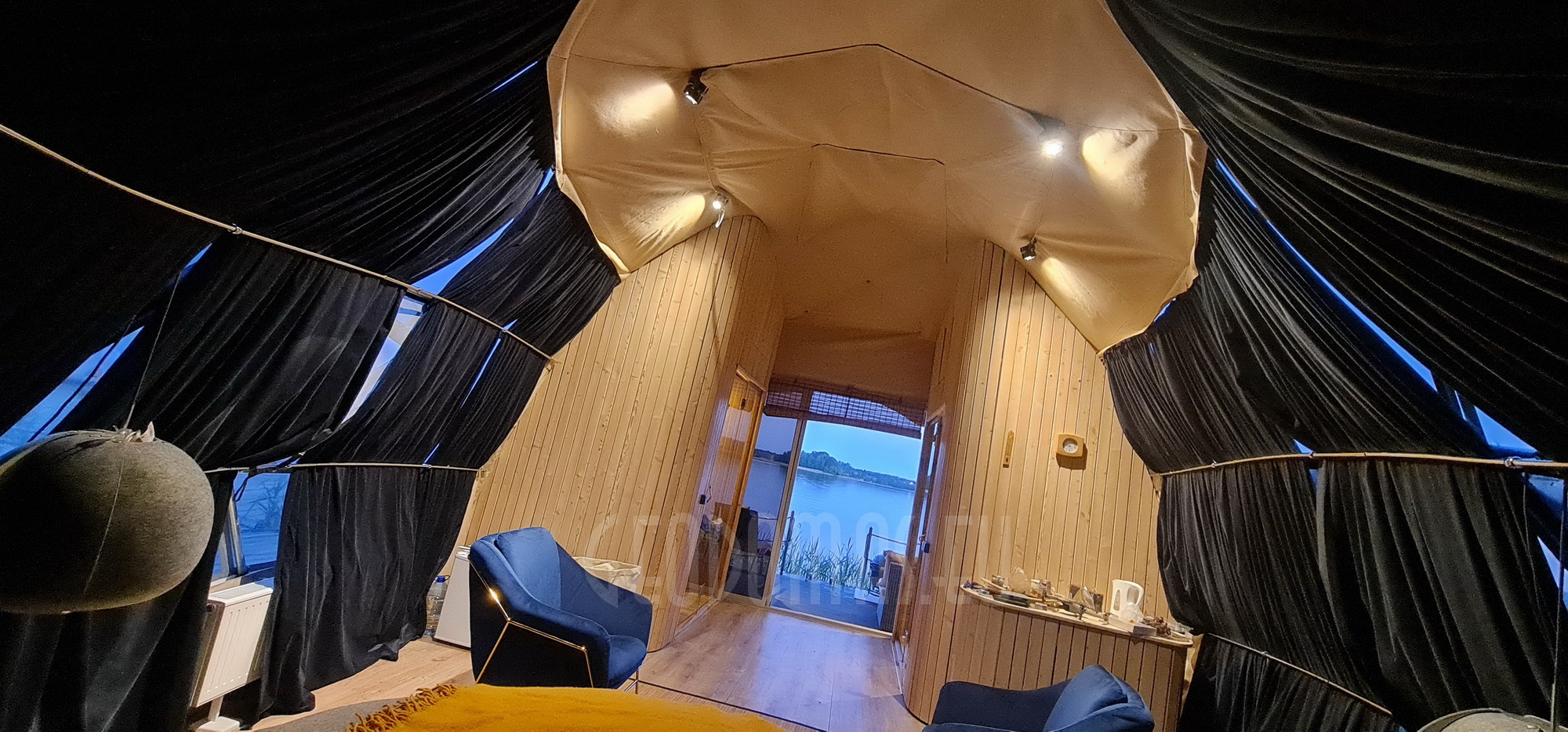 27m² Pramoginis Glamping laivas Ø7m | Pasimėgaukite ežerų ir jų salų grožiu