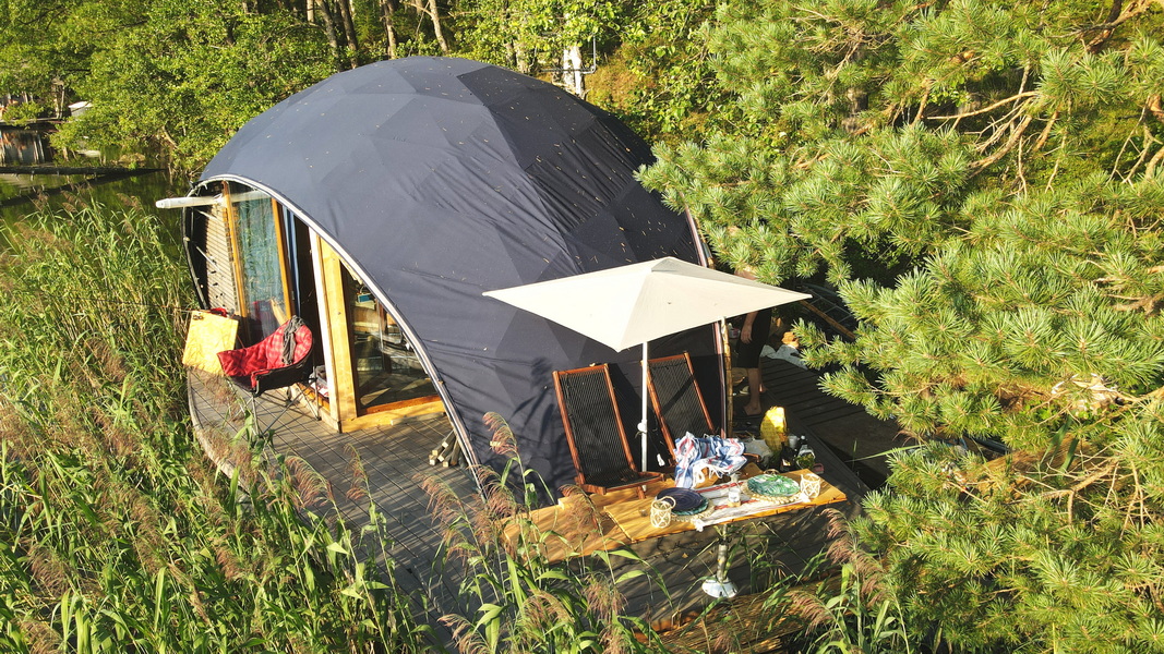 32m² Pramoginis Glamping Laivas Ø8m | Pasimėgaukite ežerų ir jų salų grožiu, Lakajai LT